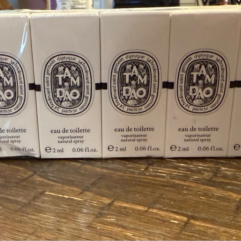 Lot Of 24 Diptyque TAM DAO
Eau de toilette  sample Spray .06 oz/2mL.